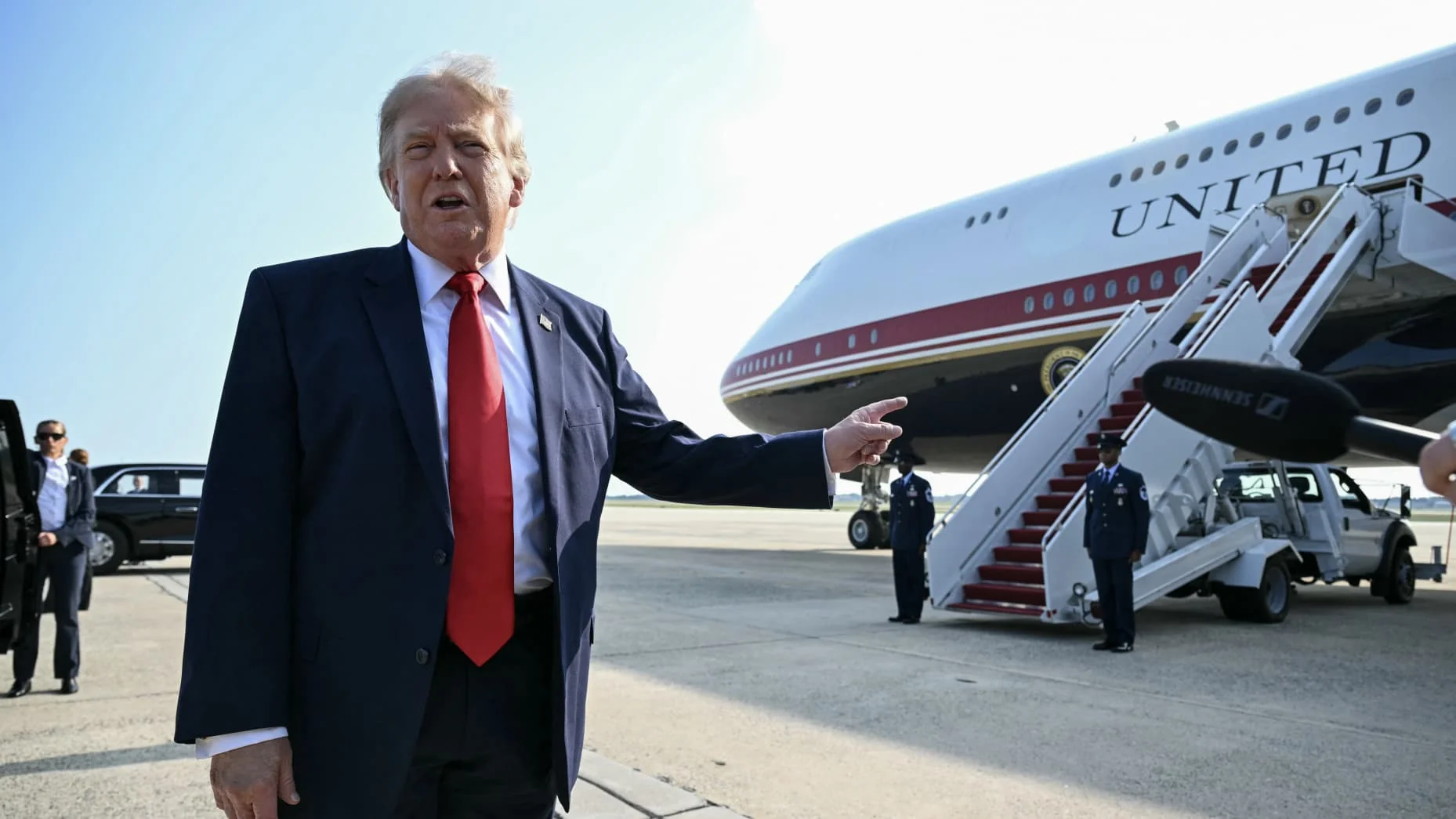 Trump 2025 Financial Disclosure: Revenue Jump From Crypto